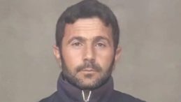 Karısı Kalbinden Bı&ccedil;akladı