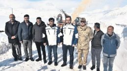 Karla M&uuml;cadelede 20 Bin Kilometrelik Mesai