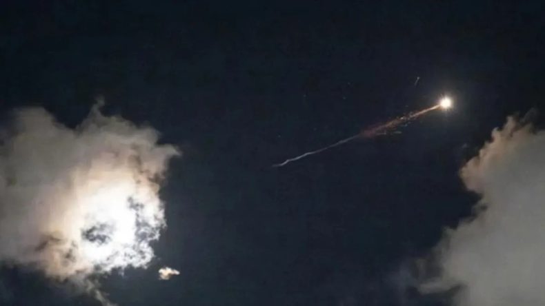 Katar Savunma Bakanlığı: İran'dan atılan 9 balistik f&uuml;ze ve kamikaze İHA'lar engellendi