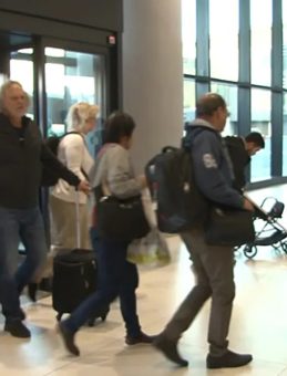 Katar'da mahsur kalan T&uuml;rk vatandaşları T&uuml;rkiye'ye d&ouml;nd&uuml;