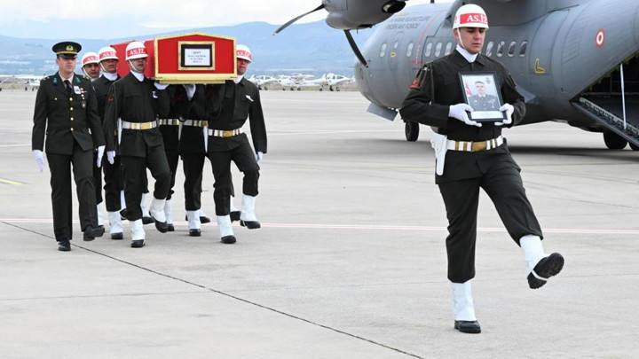 Katar'da şehit olan binbaşı Taştekin'e acı veda