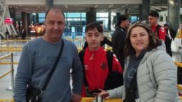 Katar&rsquo;da mahsur kalan 3 &ccedil;ocuğun ailesi Dişişleri Bakanlığı&rsquo;ndan yardım istedi