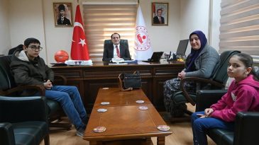 Kaymakama mesaj g&ouml;nderen &ouml;ğrenciye s&uuml;rpriz: Makama davet edildi
