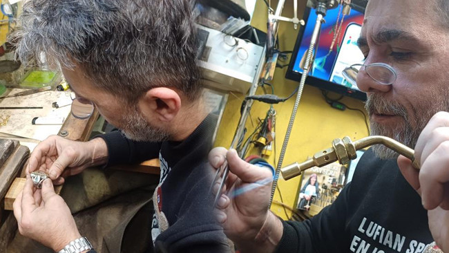 Kayseri'de 3 Metrekarelik D&uuml;kkanda Ustalığını Sergiliyor