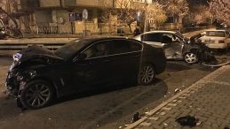 Kayseri'de iki otomobil &ccedil;arpıştı: 5 yaralı