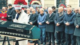 Kenan Kıran&rsquo;ın annesi son yolculuğuna uğurlandı