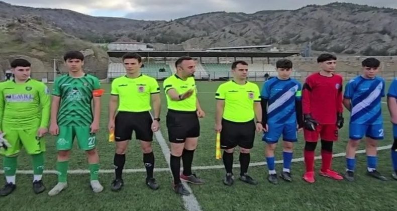 Kenarda sağlık g&ouml;revlisi bulamayan hakem ma&ccedil;ı tatil etti