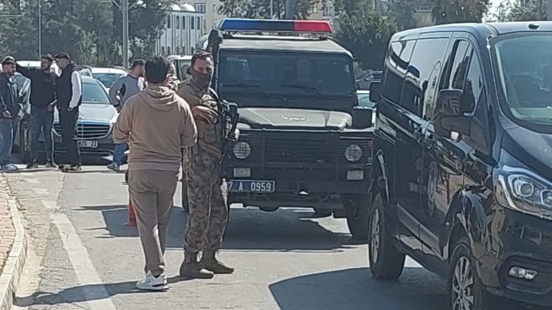 Kepez Kaymakamlığı binasında silah sesleri duyuldu! &Ccedil;ok sayıda ekip b&ouml;lgede