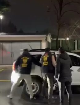 Kız yurdunun karşısında uygunsuz hareketler yapan sapık yakalandı