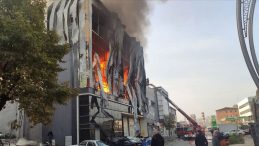 Kocaeli'de 7 Kişinin &Ouml;ld&uuml;ğ&uuml; Fabrika Yangını Davasında Aileler Dinlenildi: &Ccedil;alıştıkları Alan Mayın Tarlası Gibi