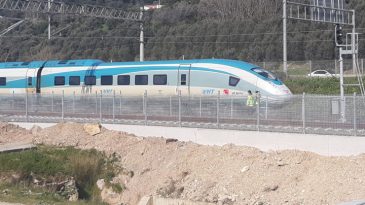 Kocaeli'de korkun&ccedil; olay! Trenin &ccedil;arptığı yaya hayatını kaybetti