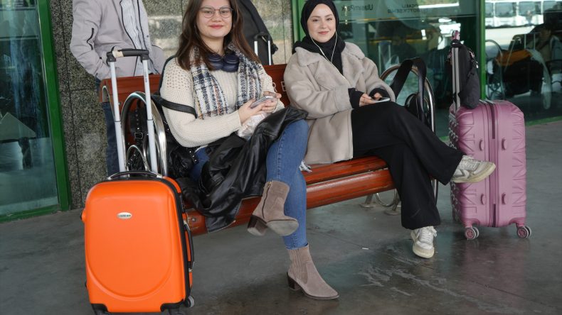 Kocaeli'de otogarda bayram tatili yoğunluğu! 'Genel olarak Doğu'ya doğru bir hareketlilik var'