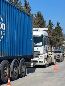 Kocaeli'nde Feci Kaza: İki TIR Arasında Sıkıştı, Kurtarılamadı