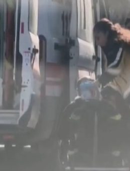 Kontrolden &Ccedil;ıkan Motosiklet Devrildi: 4 Yaralı