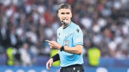 Kritik ma&ccedil;a Fransız hakem