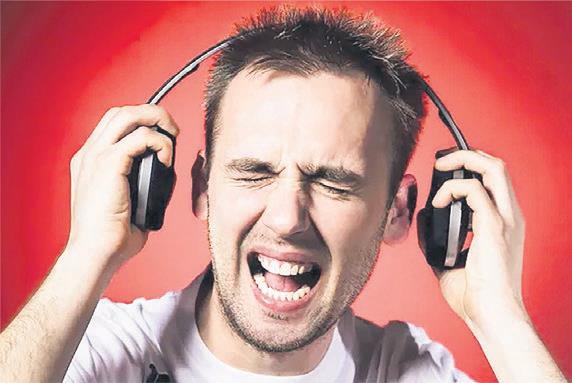 Kulaklıkla müzik dinleme
