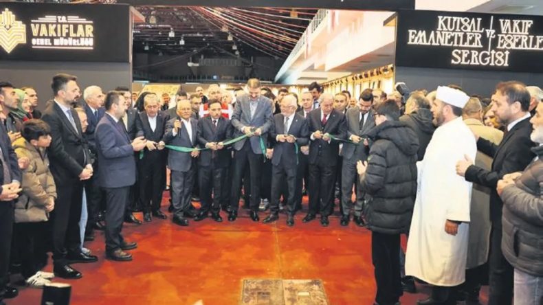 Kutsal Emanetlere Ziyaret&ccedil;i Akını