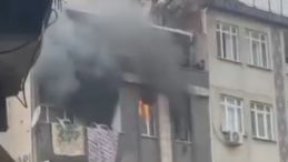 K&uuml;&ccedil;&uuml;k&ccedil;ekmece'de beş katlı binada yangın: 5 kişi dumandan etkilendi