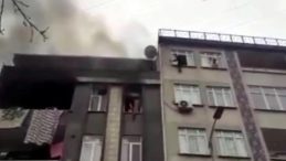 K&uuml;&ccedil;&uuml;k&ccedil;ekmece'de korkutan yangın! 8 kişi mahsur kaldı