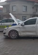 K&uuml;tahya'da otomobiller birbirine girdi: Aynı aileden 1&rsquo;i &ccedil;ocuk 3 yaralı!