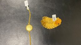 Kuyumcudan 500 Bin Liralık Ziynet Eşyası &Ccedil;aldılar: İkiz Kız Kardeşler G&ouml;zaltına Alındı