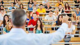 Lisans eğitiminde yeni d&ouml;nem hazırlığı: &Uuml;niversiteler 3 yıla mı d&uuml;şecek? Y&Ouml;K Başkanı Erol &Ouml;zvar'dan milyonları ilgilendiren a&ccedil;ıklamalar!