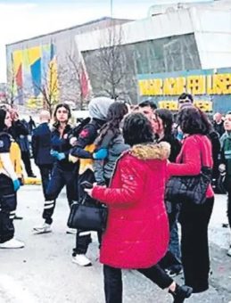 Liseli &Ouml;ğrencilerin Deneyinde Patlama
