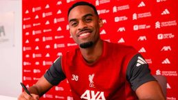 Liverpool, Ryan Gravenberch ile S&ouml;zleşme Uzattı!