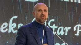 &lsquo;Batılılaşma hezeyanı i&ccedil;inde k&uuml;lt&uuml;rel yozlaşma yaşadık&rsquo;