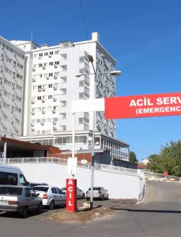 &lsquo;Dur&rsquo; İhtarıyla Ka&ccedil;an Motosikletli Ş&uuml;pheli, İki Polisi Yaraladı