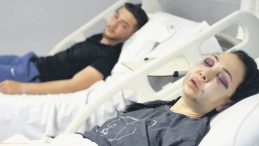 &lsquo;K&uuml;f&uuml;r etmeyin&rsquo; diyen gen&ccedil; ve annesine &ccedil;irkin saldırı