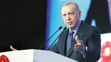 &lsquo;T&uuml;m kadınları tebrik ediyorum&rsquo;
