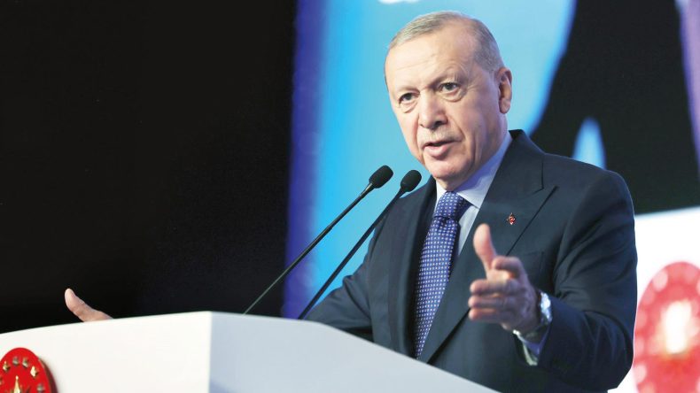 ‘Tüm kadınları tebrik ediyorum’