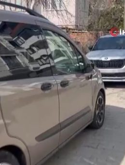 L&uuml;leburgaz'da ticari ara&ccedil; park halindeki otomobillere &ccedil;arptı