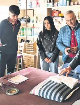 Mahalle mahalle gezip borç kapatıyorlar: Asım’ın nesli