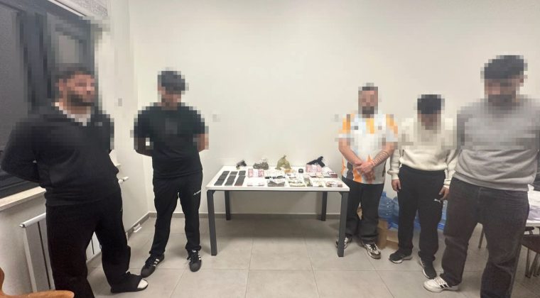 Maltepe'deUyuşturucu Satıcılarının 'Zula Evine' Operasyon