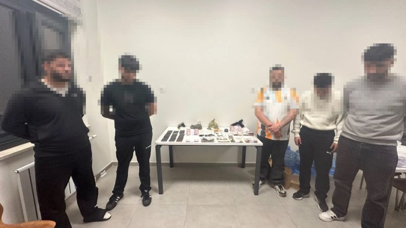 Maltepe'deUyuşturucu Satıcılarının 'Zula Evine' Operasyon