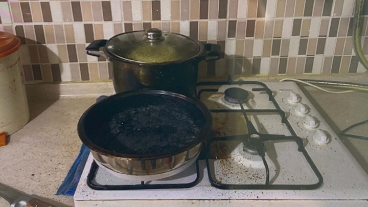 Manisa'da Korkun&ccedil; Olay: Ocakta Unuttuğu Yemek Yandı, Dumandan Etkilenerek Hayatını Kaybetti