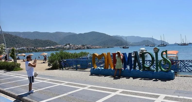 Marmaris'te Turizm Sezonu A&ccedil;ıldı! İlk Turist Kafilesi Gelmeye Başladı