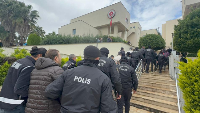 Marmaris'teki 'r&uuml;şvet' operasyonunun ş&uuml;phelileri adliyeye sevk edildi
