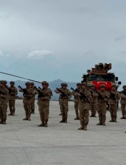 Mehmet&ccedil;ik, bayramda da elleri tetikte vatan n&ouml;betinde