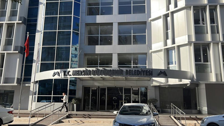Mersin B&uuml;y&uuml;kşehir Belediyesi'nde 'İhaleye Fesat' ve 'R&uuml;şvet' Operasyonu