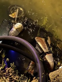 Mersin'de Acı Kaza: Elektrikli Bisiklet Kanala D&uuml;şt&uuml;! 1 &Ouml;l&uuml;, 1 Yaralı