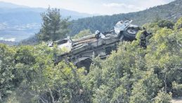 Mersin&rsquo;de feci kaza 3 &ouml;l&uuml; 14 yaralı