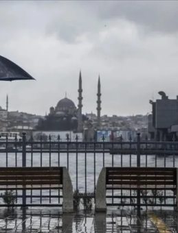 Meteoroloji&rsquo;den hava durumu raporu: O b&ouml;lgelere kritik uyarı geldi! Sıcaklıklar dibi g&ouml;recek&hellip;