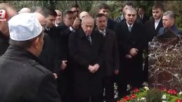 MHP Lideri Bah&ccedil;eli Alparslan T&uuml;rkeş'in Kabrinde