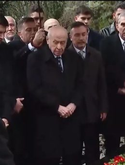 MHP Lideri Bah&ccedil;eli Alparslan T&uuml;rkeş'in Kabrinde