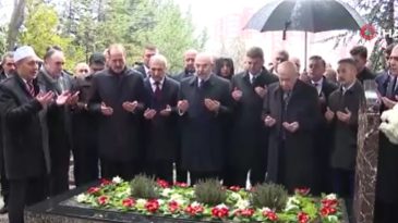 MHP lideri Bah&ccedil;eli, Alparslan T&uuml;rkeş'in kabrini ziyaret etti