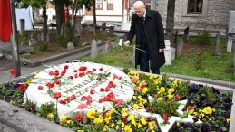 MHP lideri Bah&ccedil;eli, Muhsin Yazıcıoğlu'nun kabrini ziyaret etti