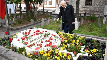 MHP lideri Bah&ccedil;eli, Muhsin Yazıcıoğlu'nun kabrini ziyaret etti